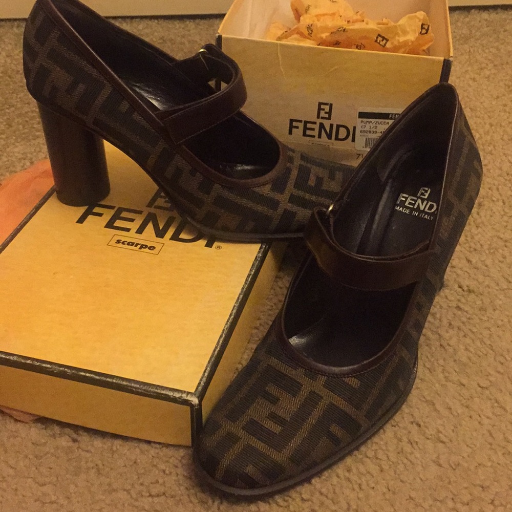 Vintage Fendi pump/zucca blksnd heels